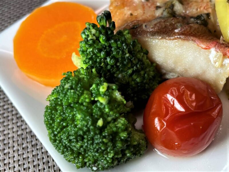 FIT FOOD HOME魚介のポワレ香草バターソース付け合わせ野菜